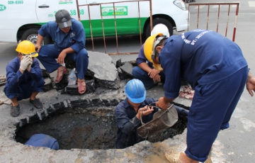 Tránh mất tiền oan khi gọi dịch vụ hút hầm cầu